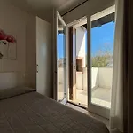 Flat With Swimming Pool And Balcony Daire *