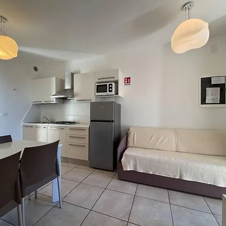 Flat With Swimming Pool And Balcony Daire Bibione