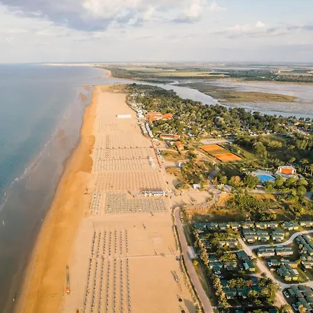 Apartmán Relaxing Flat With Swimming Pool And Parking Bibione